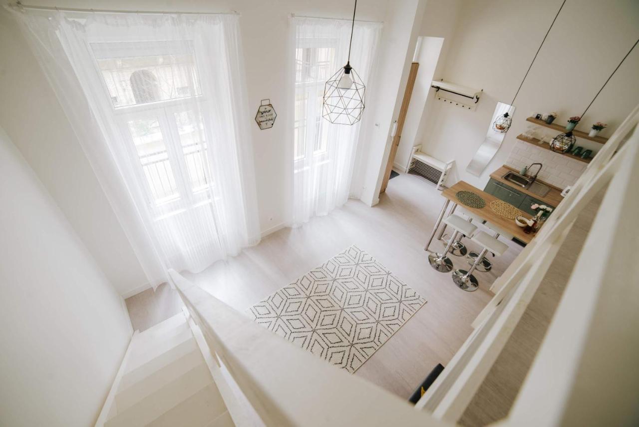 Comfy Apartment At New York Cafe With Aircon Boedapest Buitenkant foto