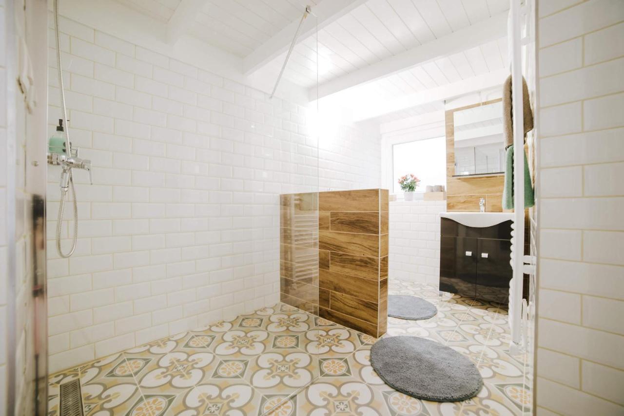Comfy Apartment At New York Cafe With Aircon Boedapest Buitenkant foto